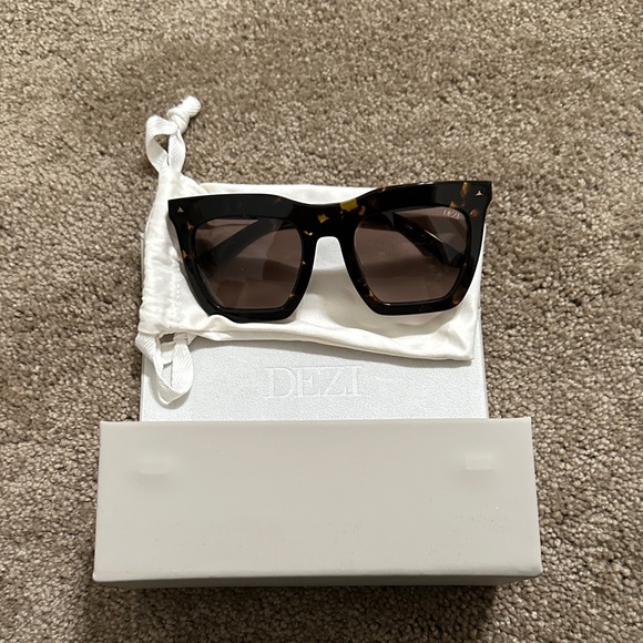Fallback dezi sunglasses